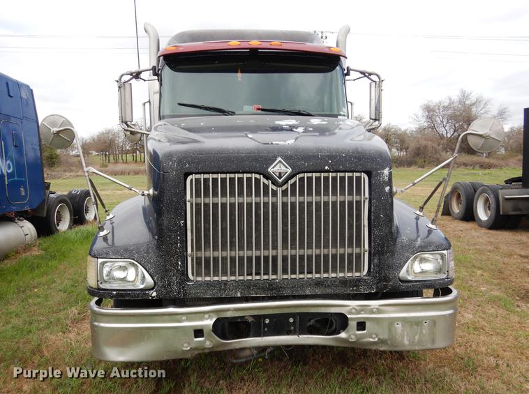 image for item DK9892 2007 International 9400i semi truck