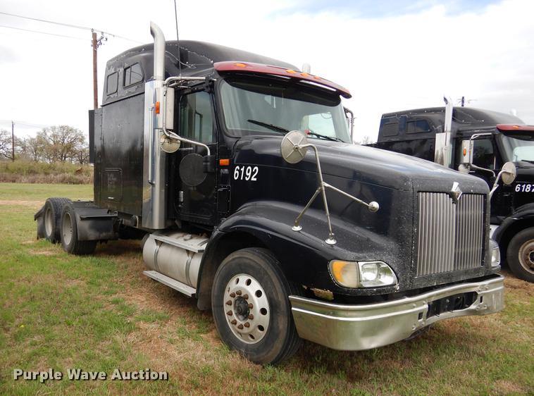 image for item DK9892 2007 International 9400i semi truck