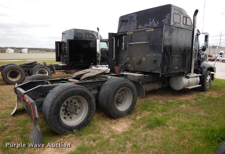 image for item DK9892 2007 International 9400i semi truck