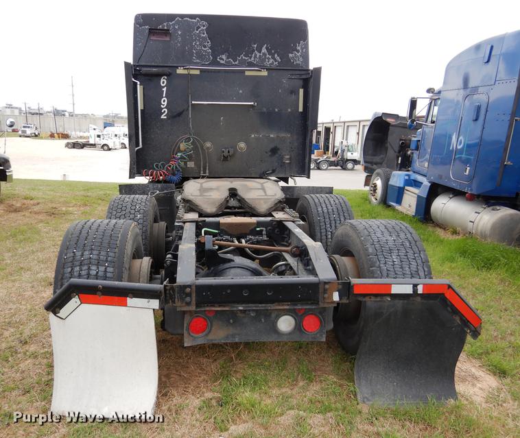 image for item DK9892 2007 International 9400i semi truck