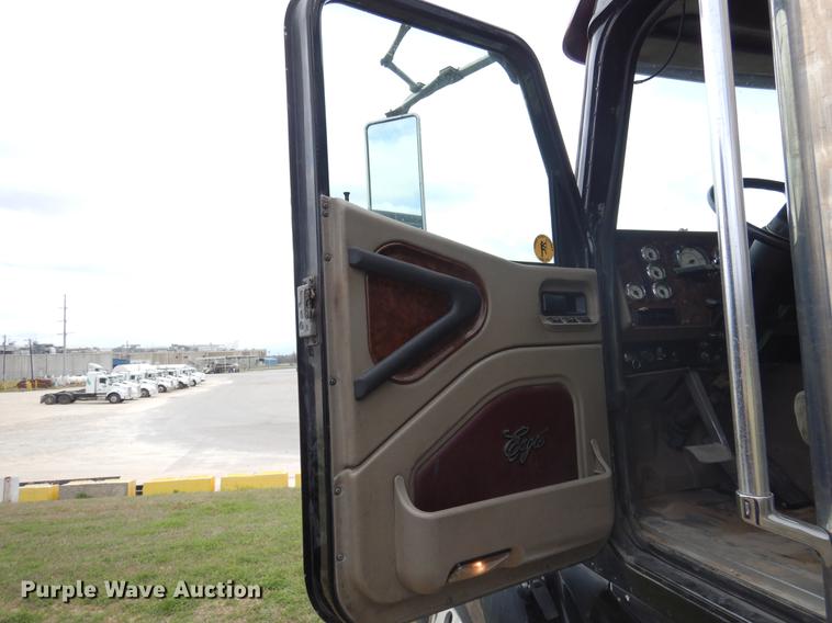 image for item DK9892 2007 International 9400i semi truck