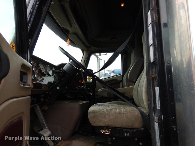 image for item DK9892 2007 International 9400i semi truck