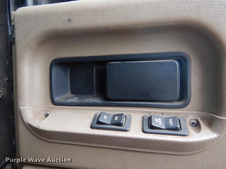 image for item DK9892 2007 International 9400i semi truck