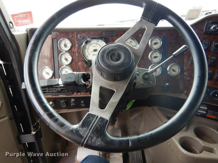 image for item DK9892 2007 International 9400i semi truck