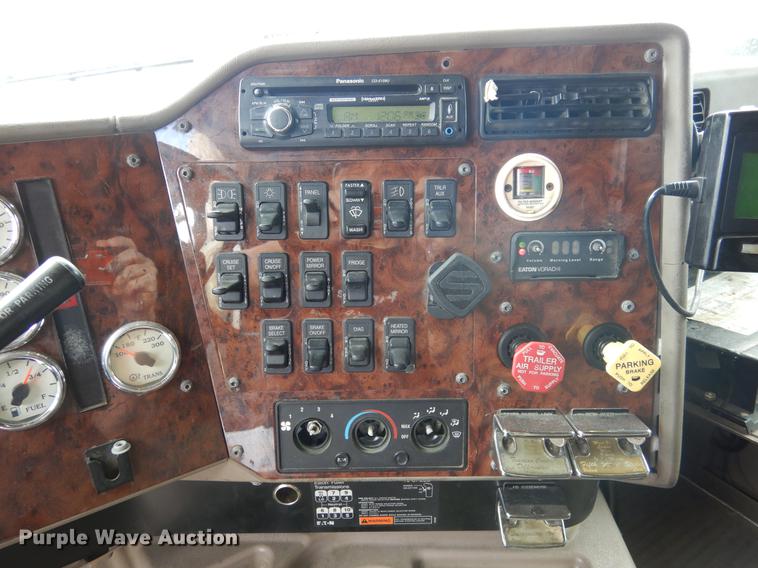 image for item DK9892 2007 International 9400i semi truck