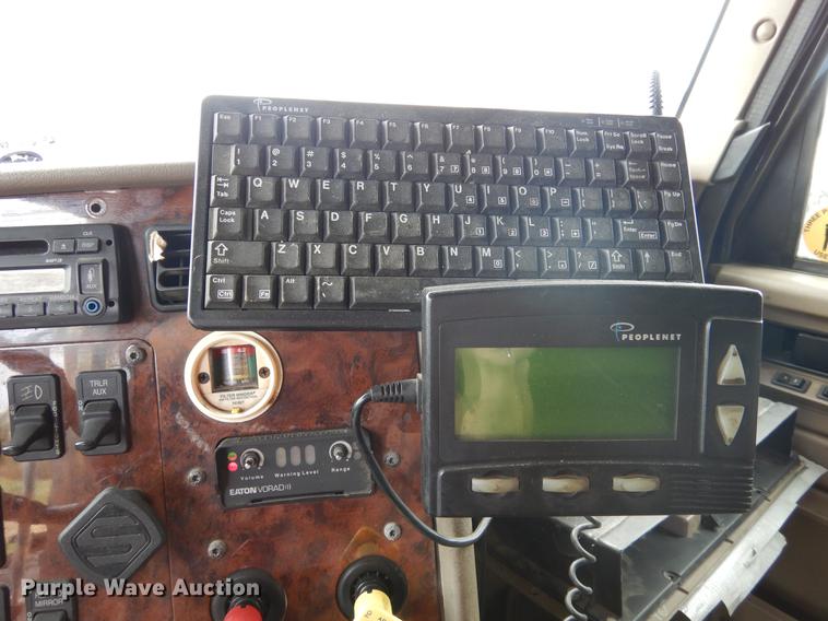 image for item DK9892 2007 International 9400i semi truck