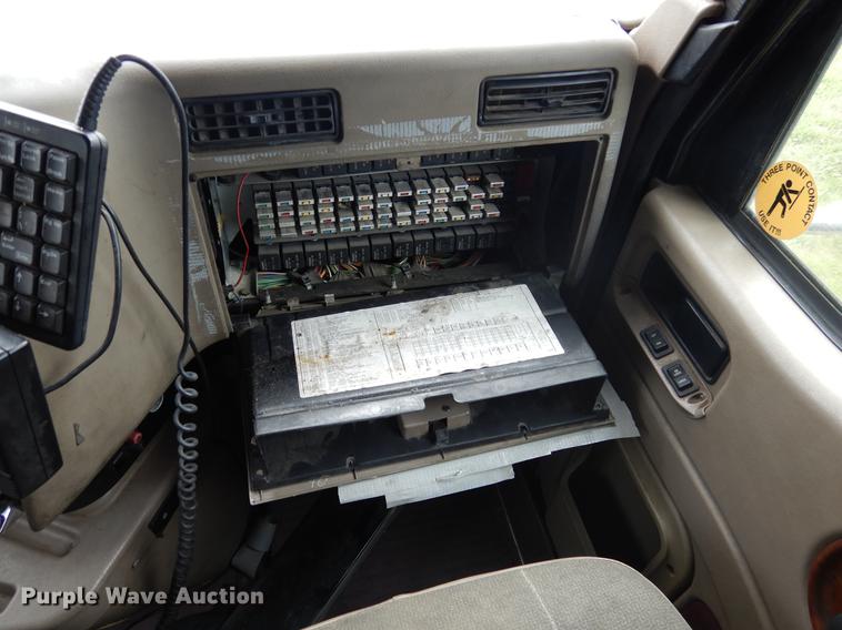 image for item DK9892 2007 International 9400i semi truck