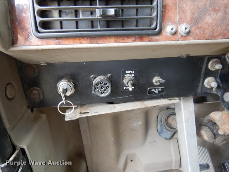 image for item DK9892 2007 International 9400i semi truck