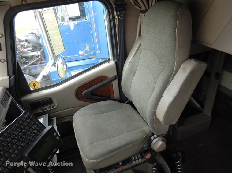 image for item DK9892 2007 International 9400i semi truck