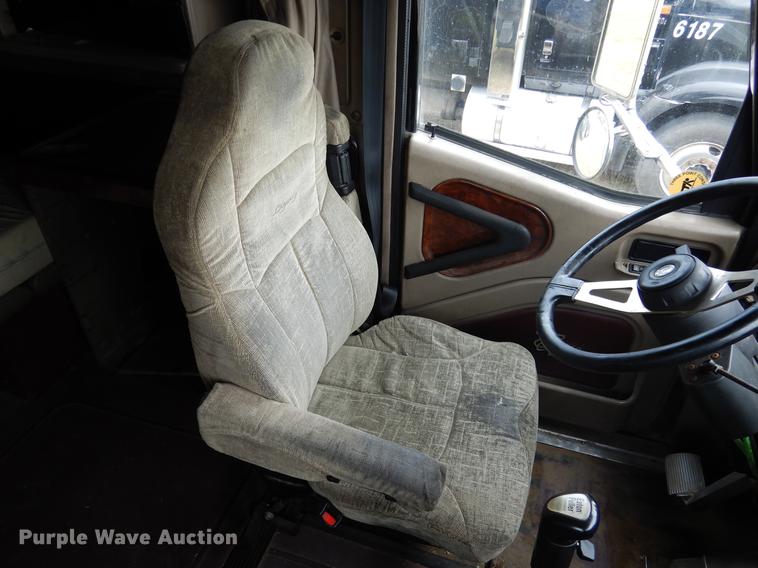 image for item DK9892 2007 International 9400i semi truck