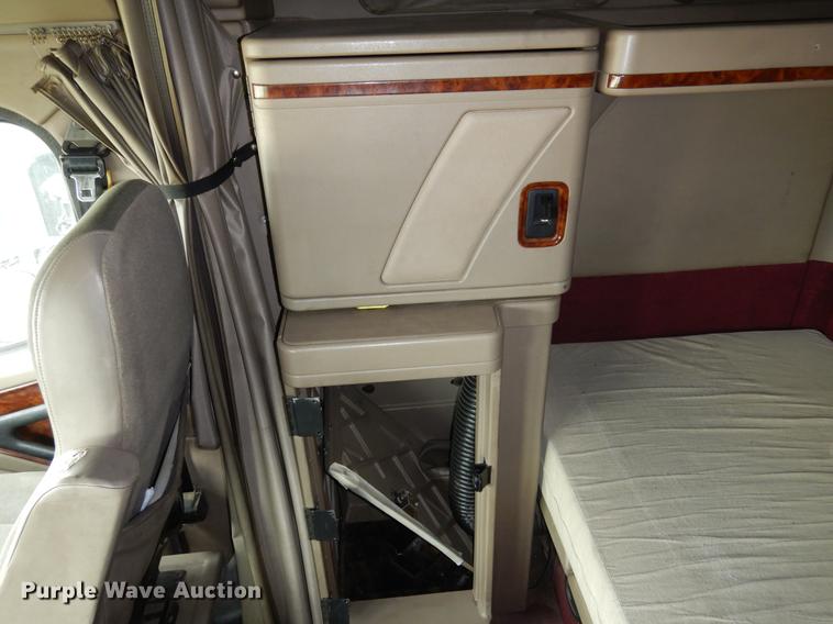 image for item DK9892 2007 International 9400i semi truck