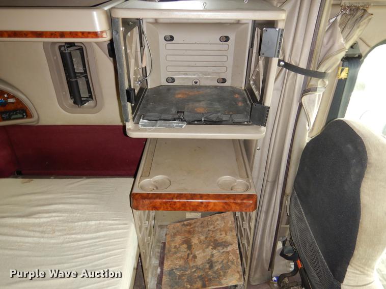 image for item DK9892 2007 International 9400i semi truck