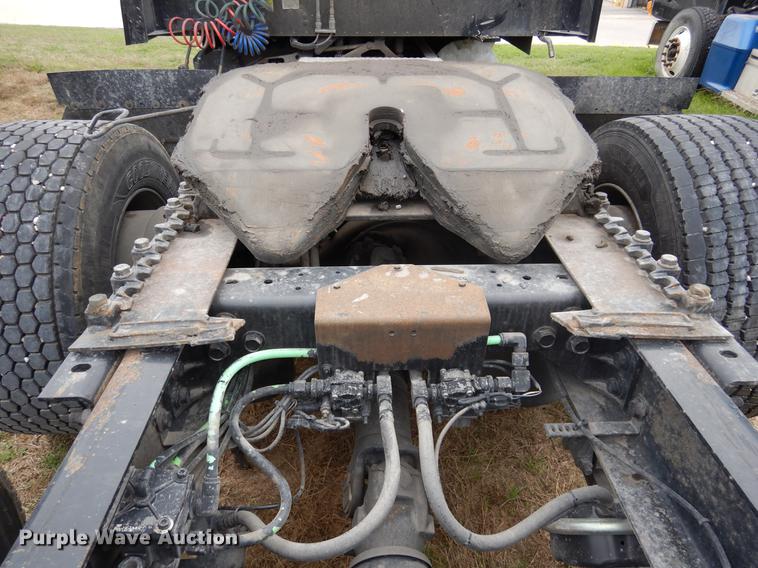 image for item DK9892 2007 International 9400i semi truck