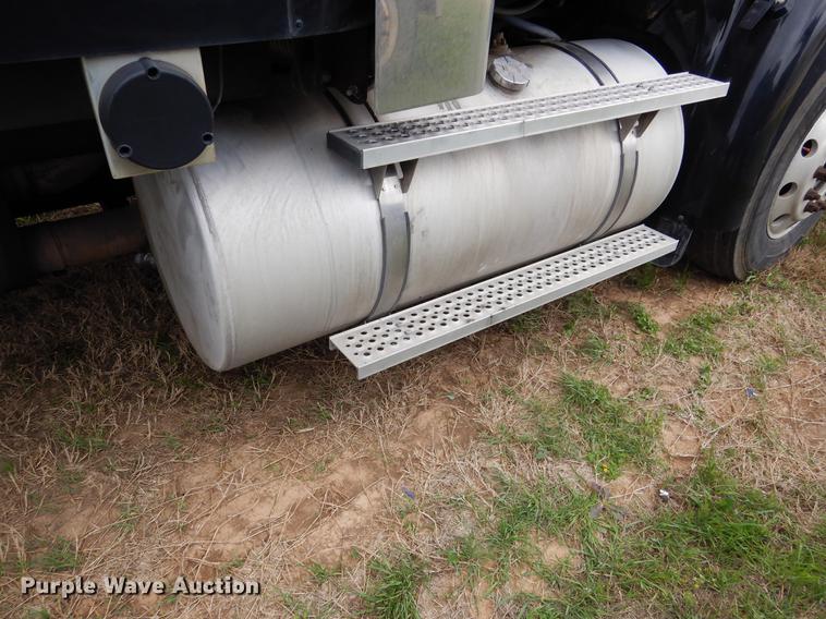 image for item DK9892 2007 International 9400i semi truck