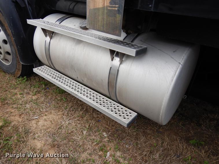 image for item DK9892 2007 International 9400i semi truck