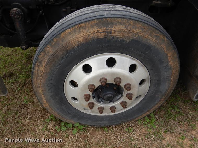 image for item DK9892 2007 International 9400i semi truck