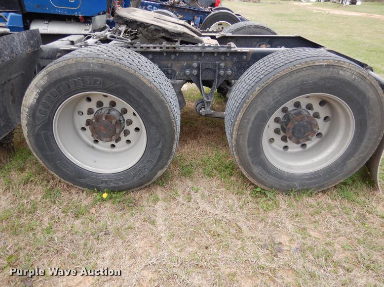 image for item DK9892 2007 International 9400i semi truck