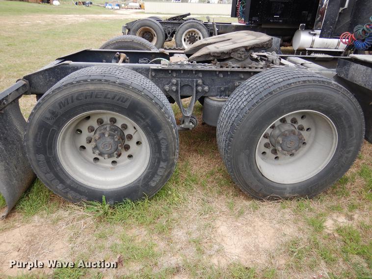 image for item DK9892 2007 International 9400i semi truck