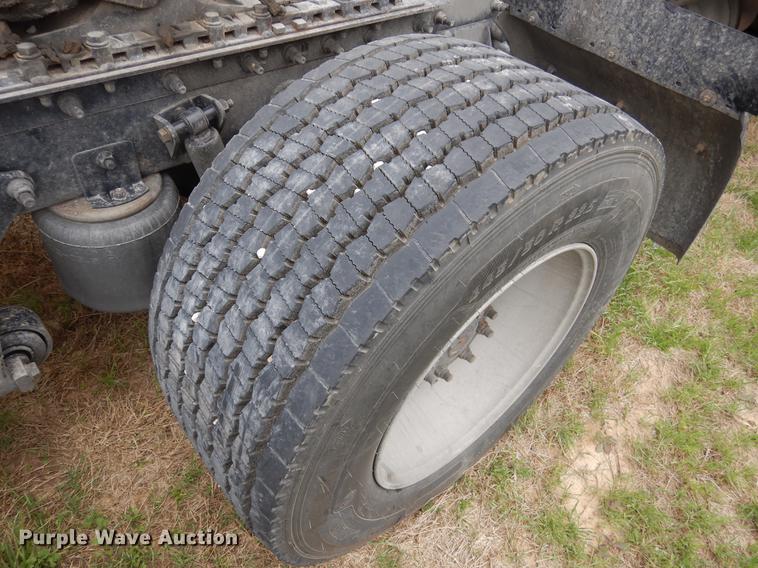 image for item DK9892 2007 International 9400i semi truck