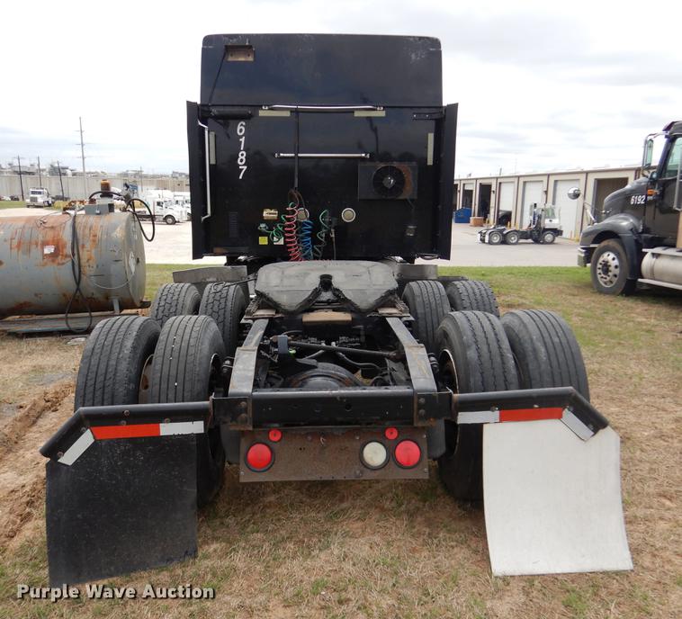 image for item DK9893 2007 International 9400i semi truck