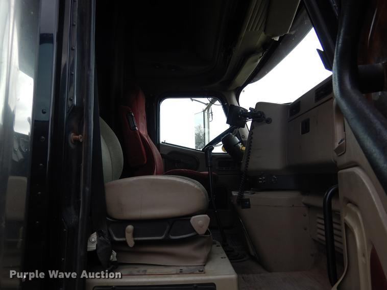 image for item DK9893 2007 International 9400i semi truck