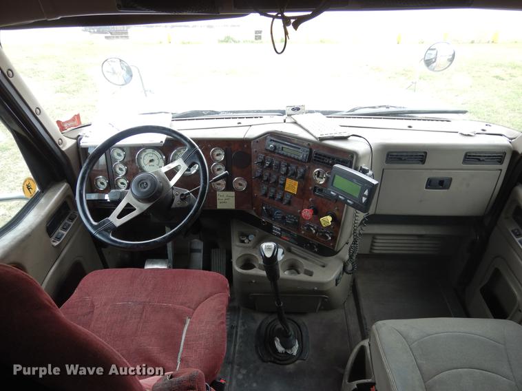 image for item DK9893 2007 International 9400i semi truck