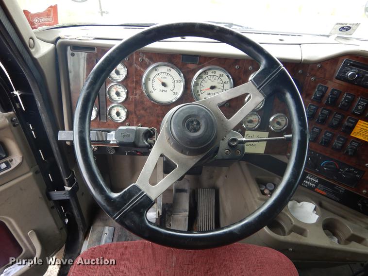 image for item DK9893 2007 International 9400i semi truck