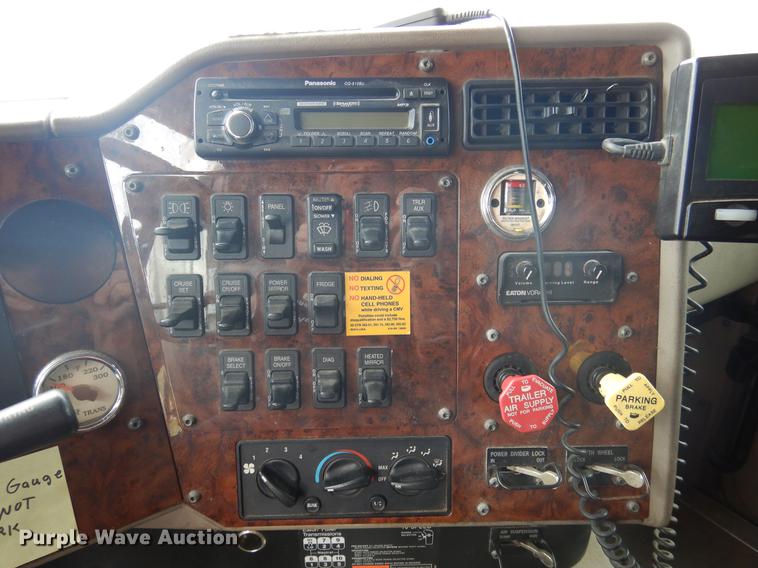 image for item DK9893 2007 International 9400i semi truck