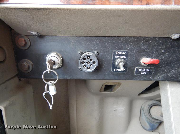 image for item DK9893 2007 International 9400i semi truck