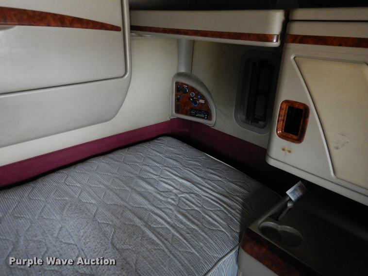 image for item DK9893 2007 International 9400i semi truck