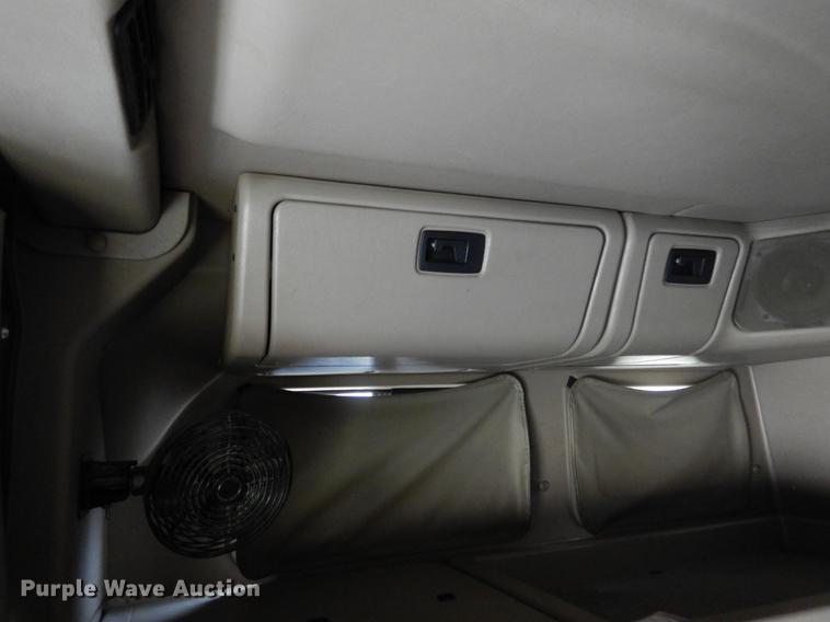 image for item DK9893 2007 International 9400i semi truck