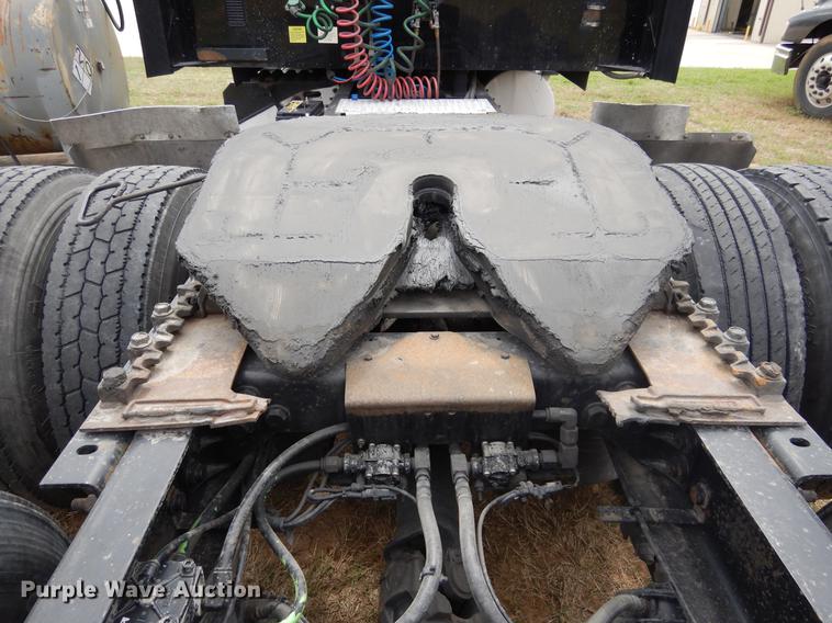 image for item DK9893 2007 International 9400i semi truck