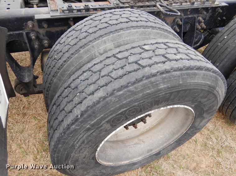 image for item DK9893 2007 International 9400i semi truck