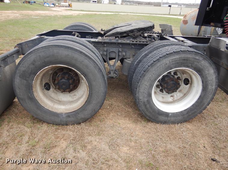 image for item DK9893 2007 International 9400i semi truck