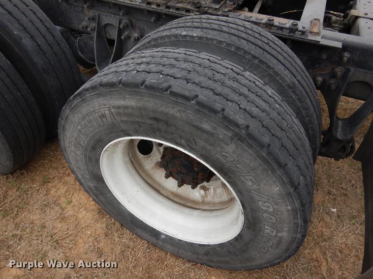 image for item DK9893 2007 International 9400i semi truck