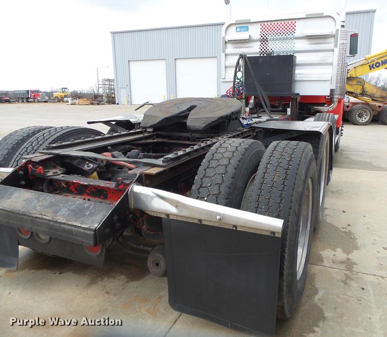 image for item DS9564 1997 Kenworth T800 semi truck