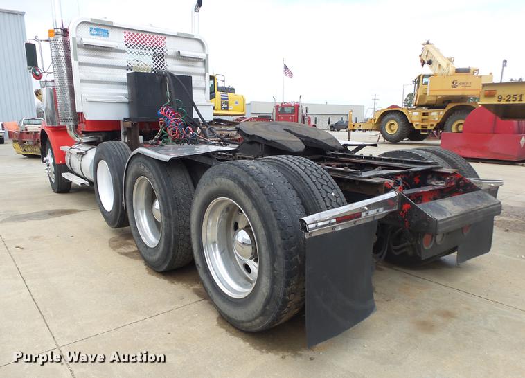 image for item DS9564 1997 Kenworth T800 semi truck