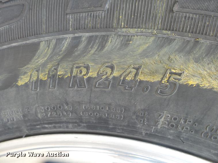 image for item DS9564 1997 Kenworth T800 semi truck