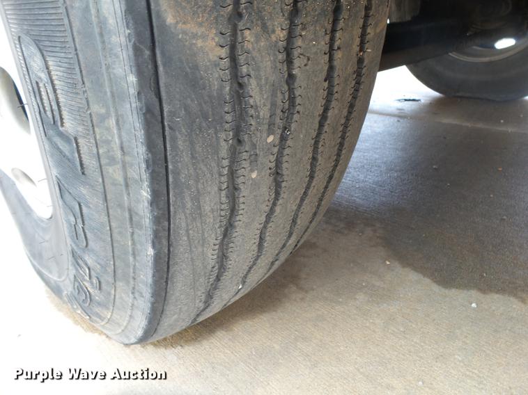 image for item DS9564 1997 Kenworth T800 semi truck