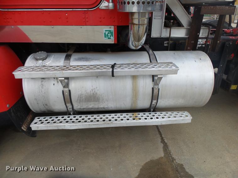 image for item DS9564 1997 Kenworth T800 semi truck