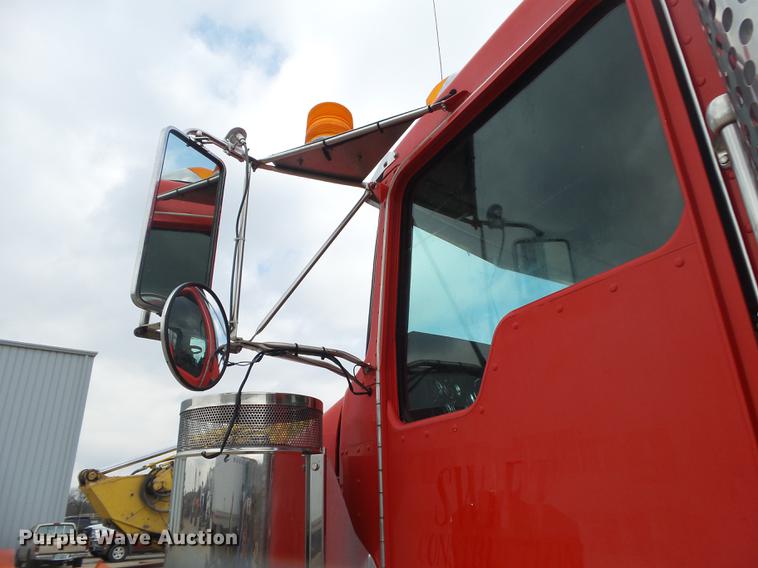 image for item DS9564 1997 Kenworth T800 semi truck