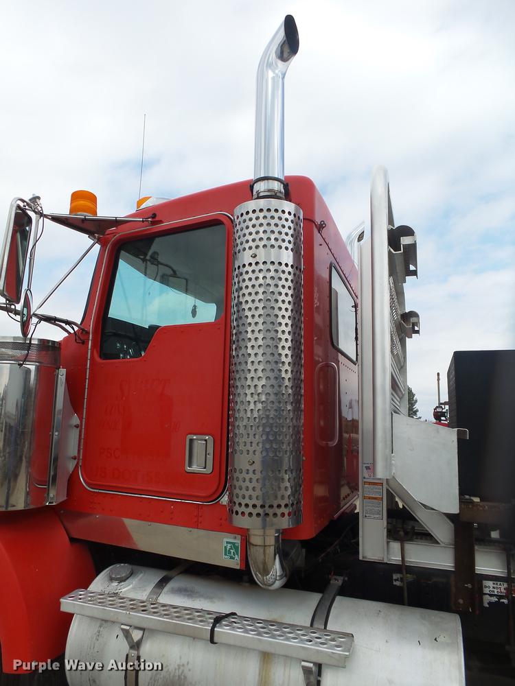 image for item DS9564 1997 Kenworth T800 semi truck