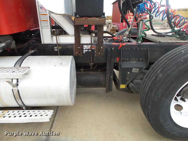 image for item DS9564 1997 Kenworth T800 semi truck