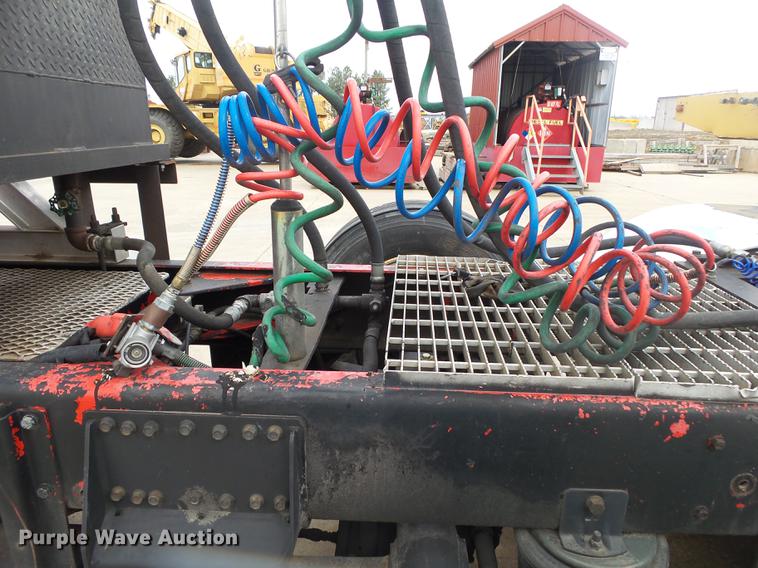 image for item DS9564 1997 Kenworth T800 semi truck