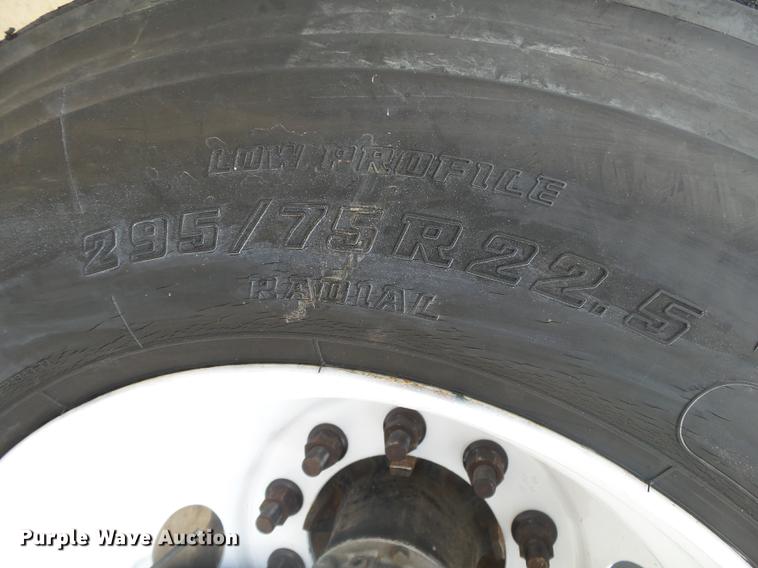 image for item DS9564 1997 Kenworth T800 semi truck