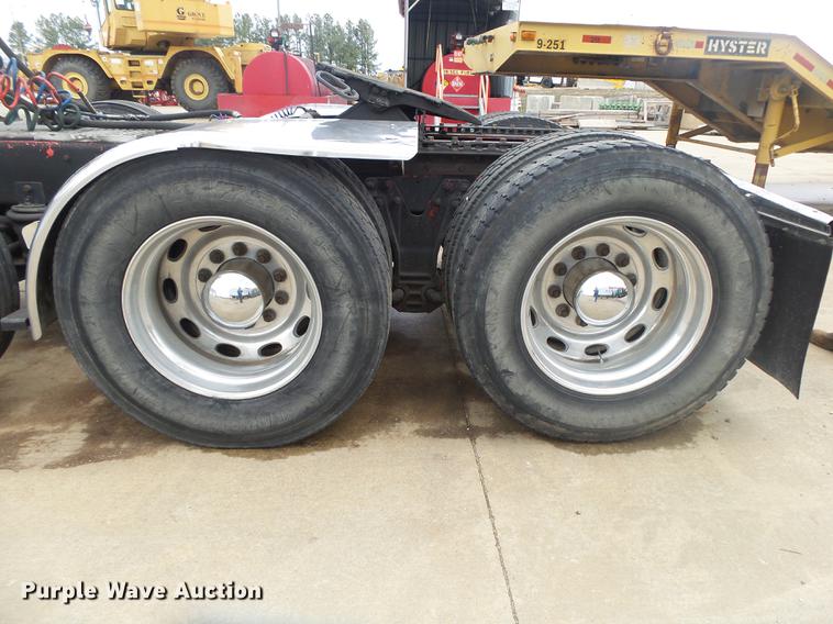 image for item DS9564 1997 Kenworth T800 semi truck