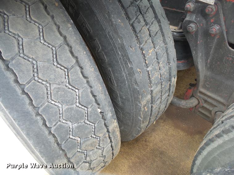 image for item DS9564 1997 Kenworth T800 semi truck