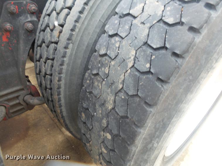 image for item DS9564 1997 Kenworth T800 semi truck