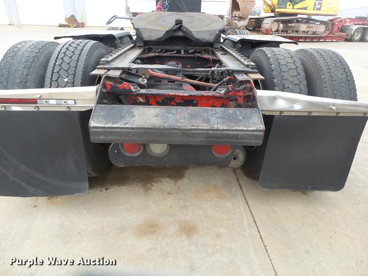 image for item DS9564 1997 Kenworth T800 semi truck