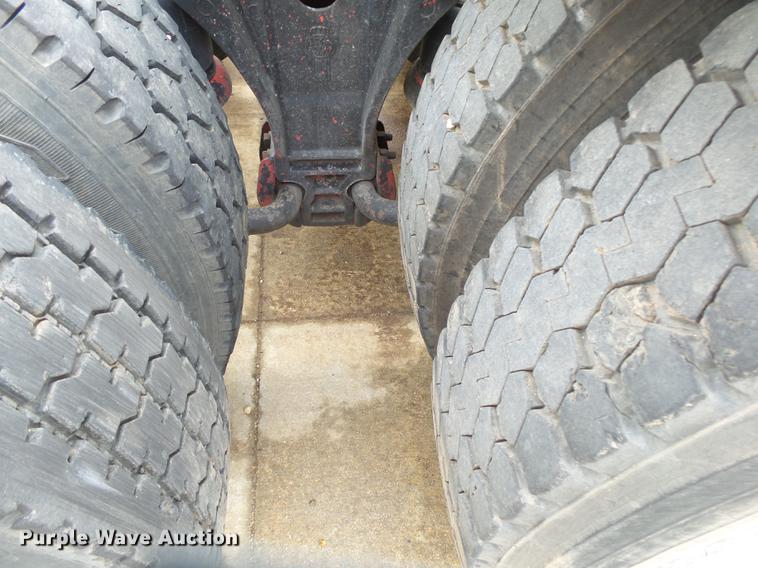 image for item DS9564 1997 Kenworth T800 semi truck